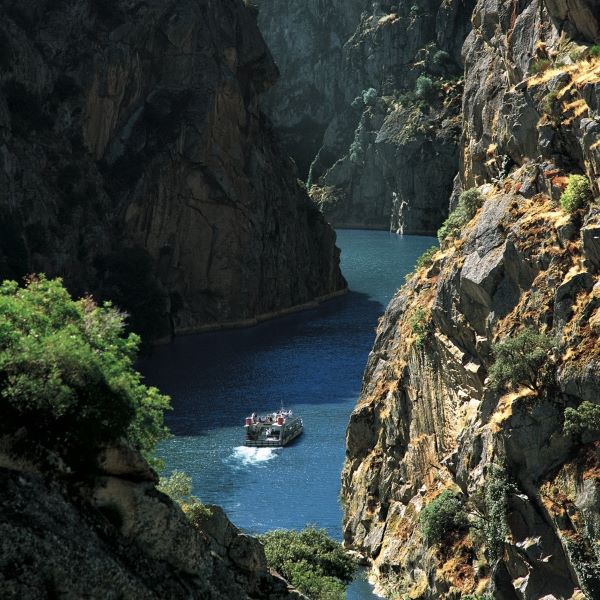 Environmental Douro Cliffs Cruise